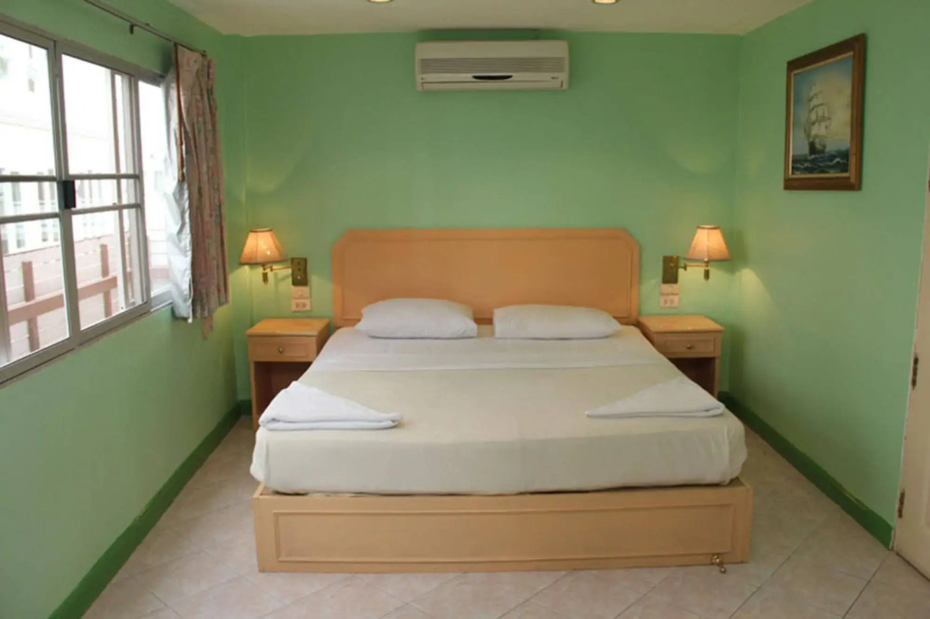 Richman Poorman Guesthouse