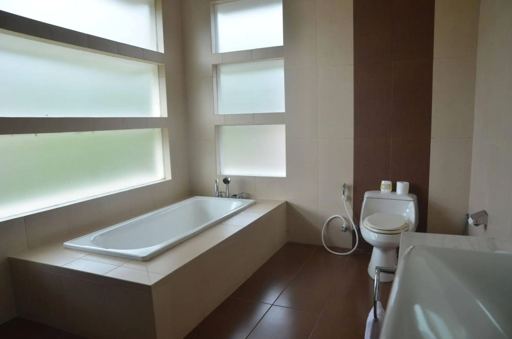 Breeze Blows City View Villa 4 Bedrooms and 1 Familly Bedroom With a Private Heated Swimming Pool and a Billiard Table