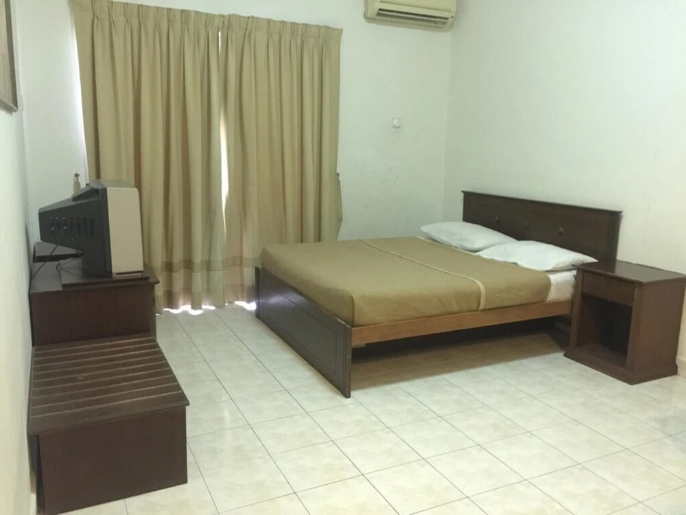 Suria Service Apartments @ Bukit Merak Laketown Resort by Oyo