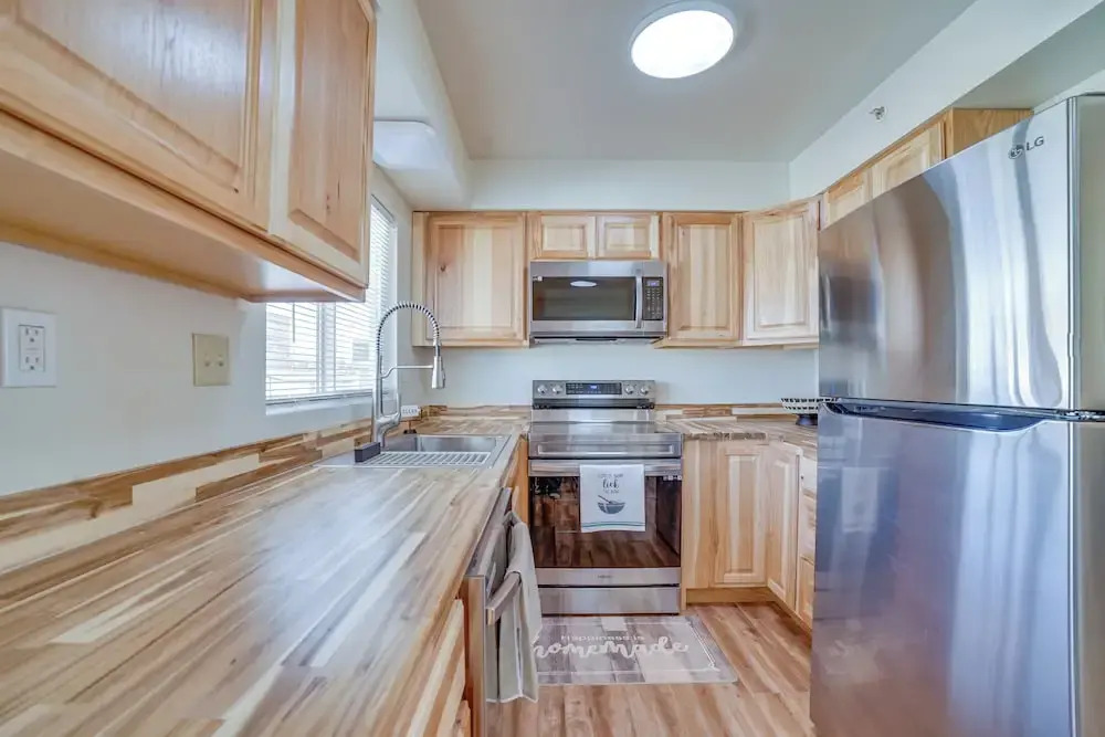 Anchorage Retreat, Walk to Dining & Entertainment