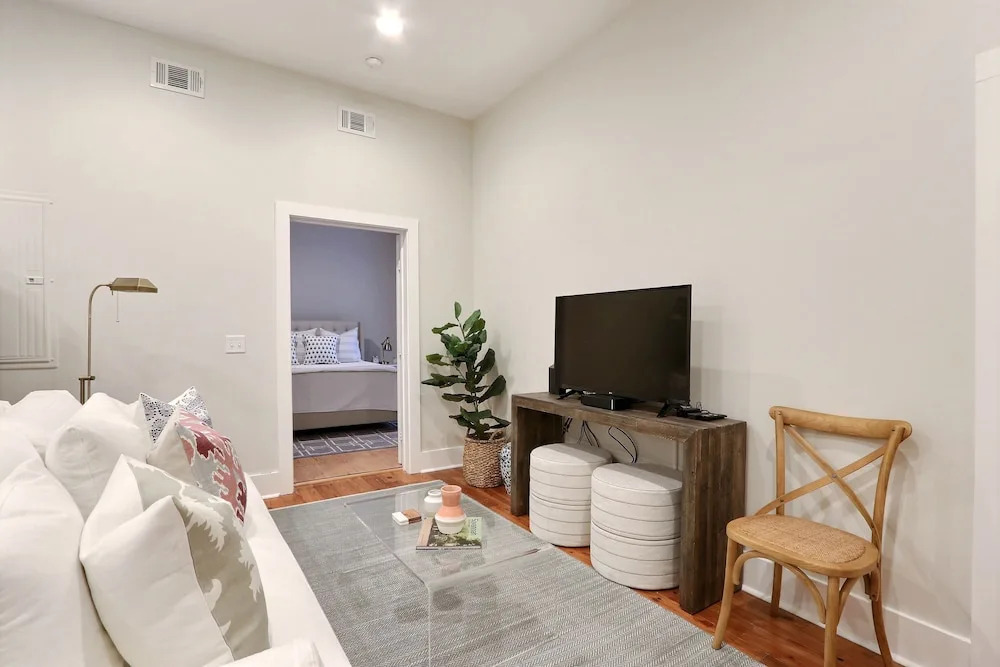 Gallery Stays - Parkside Suite