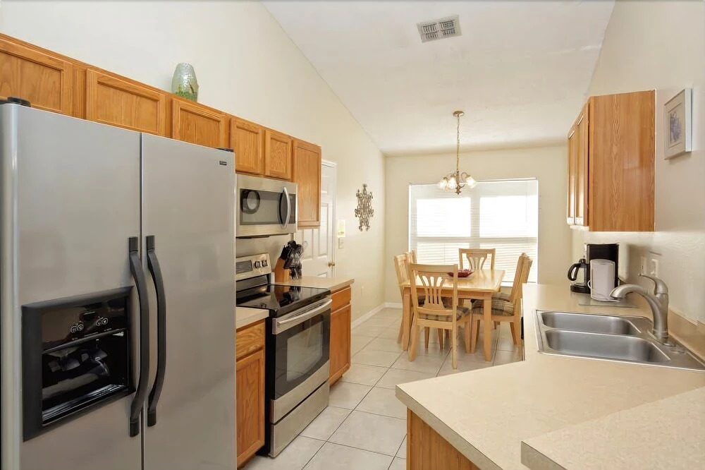 Cozy and Charming Gated Family Style Home w Pool