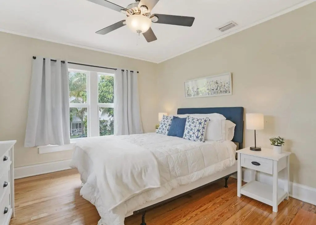 Charming Historic Home and Cottage minutes from the Intracoastal and the Beach