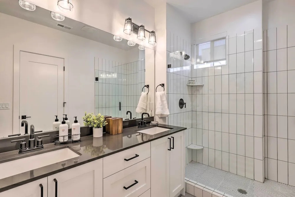 Modern-chic Provo Townhome 1 Mi to BYU Campus
