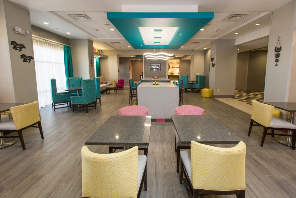 Hampton Inn Mustang