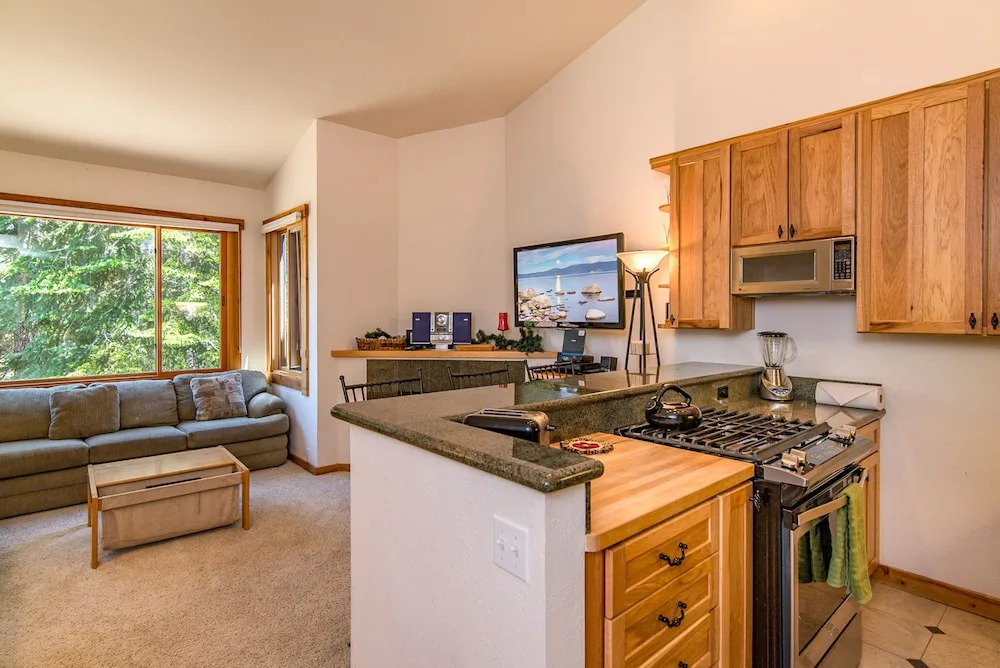 4044 Ski View Condo - 2 Br condo by RedAwning