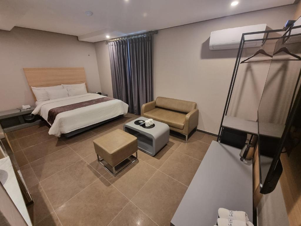 Yeoubi Hotel