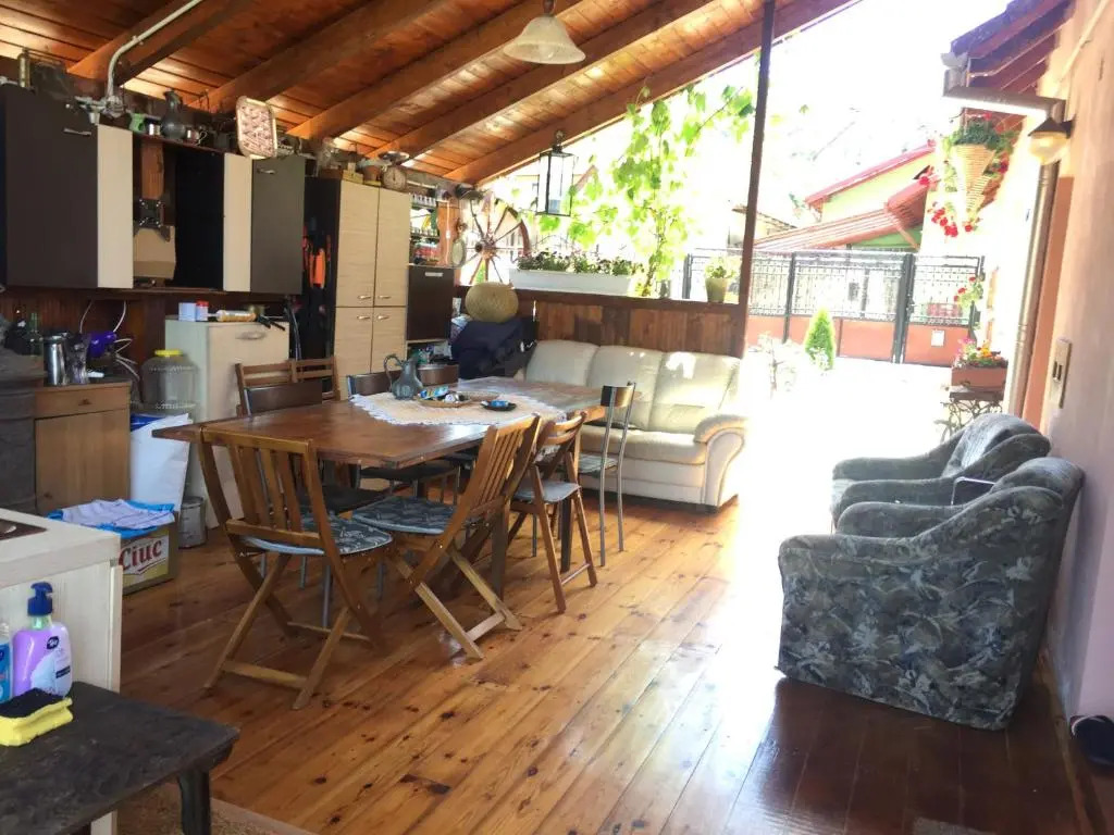 Casa rustica cu terasa