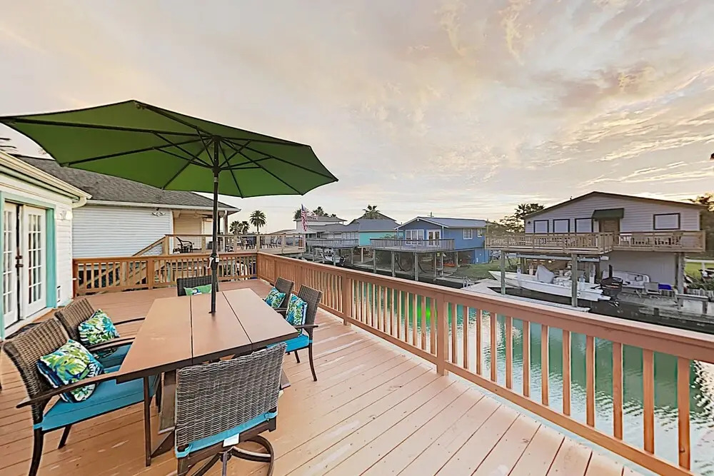 New Listing! West Bay Beauty w/ 3 Decks & Kayaks home