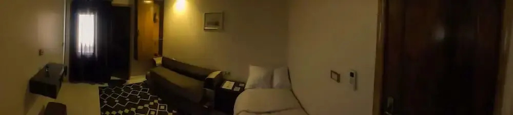 Sharty Hotel