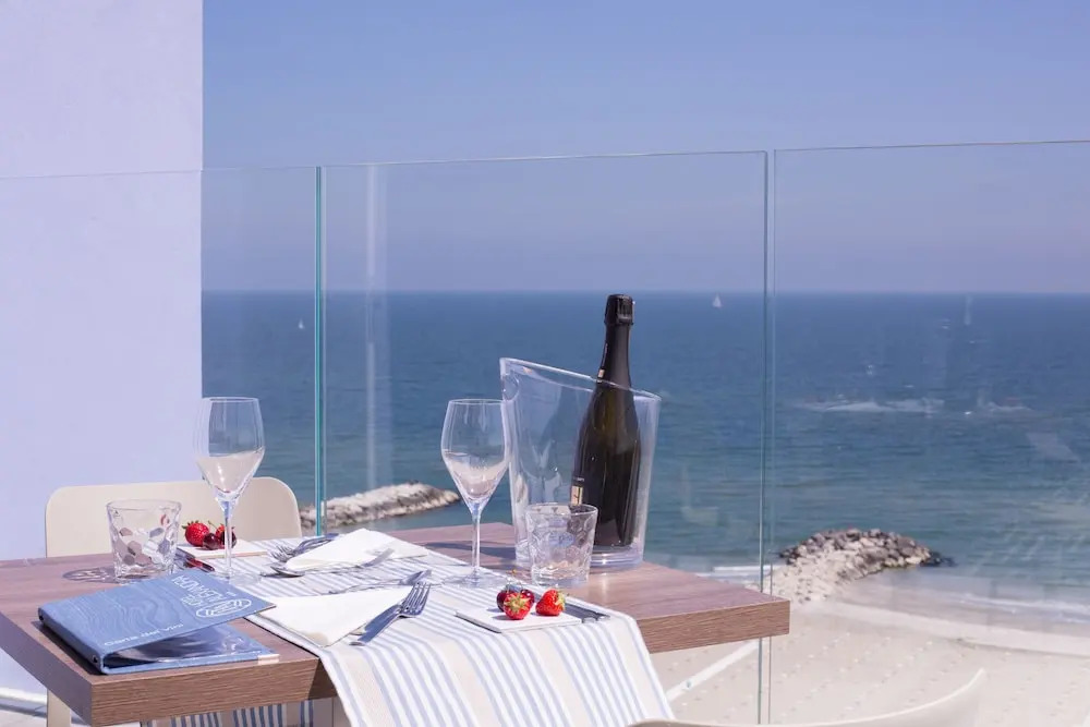 Alexandra B&B & Brunch -Beach Front Parking Included