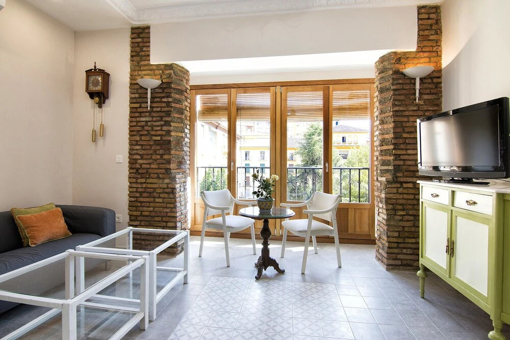 Bright & Elegant City Centre 3 BR Apart