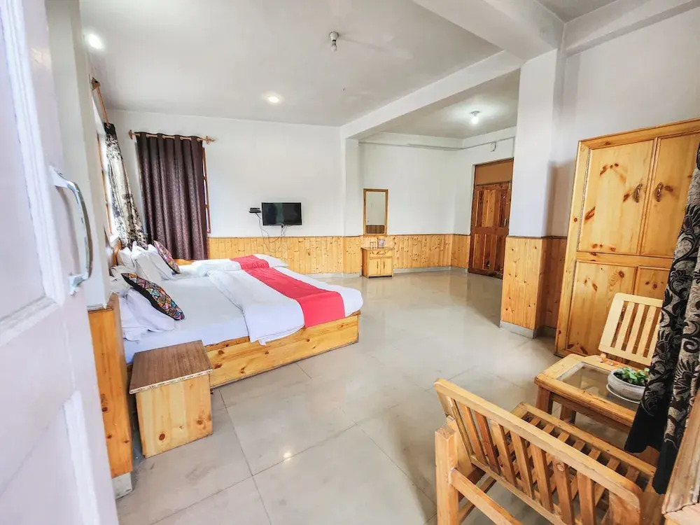 Singh Saab Rooms & Cafe