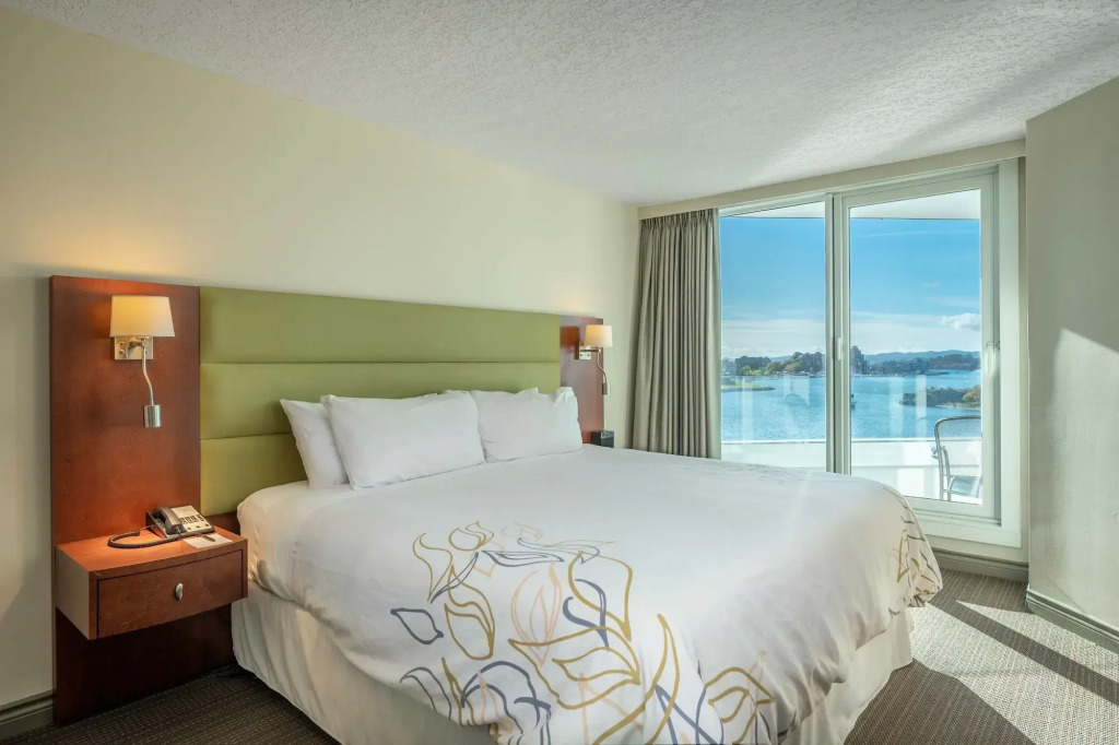 Victoria Regent Waterfront Hotel & Suites