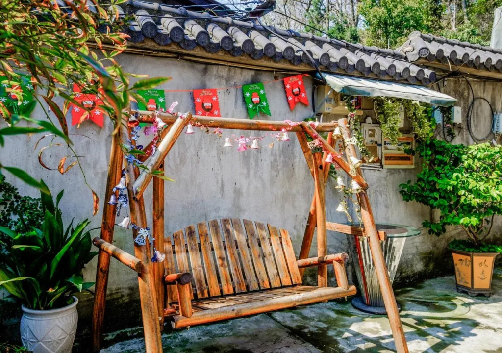 Poke Amber Theme Hostel