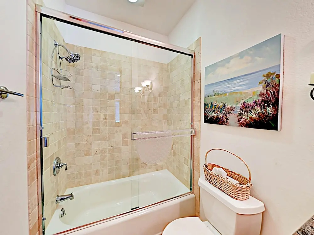 Beautiful Newer - 4 Br Home