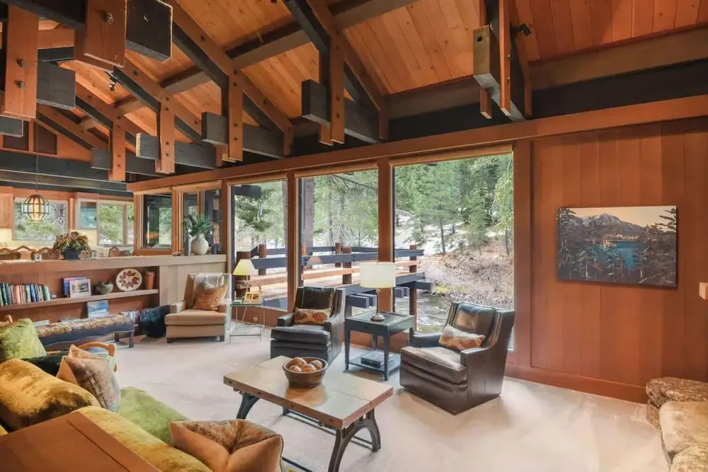 Joy on the River Stunning Waterfront Home for 10