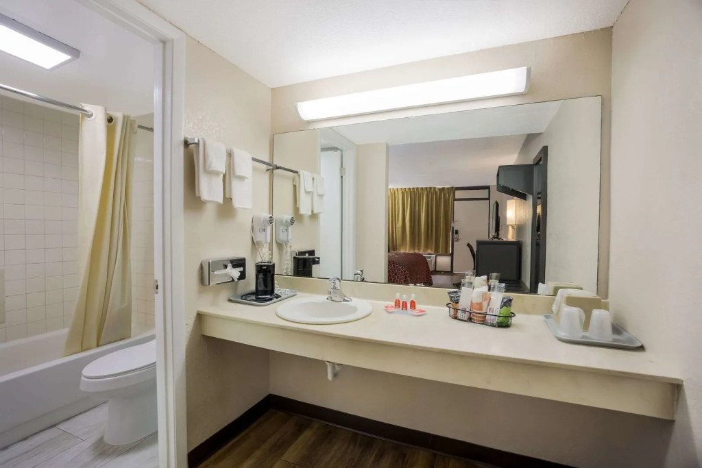 Econo Lodge Live Oak