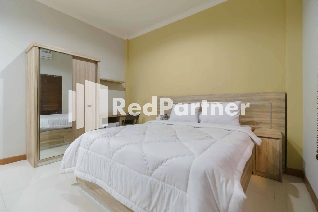 Villa Green Apple Garden Blok M RedPartner