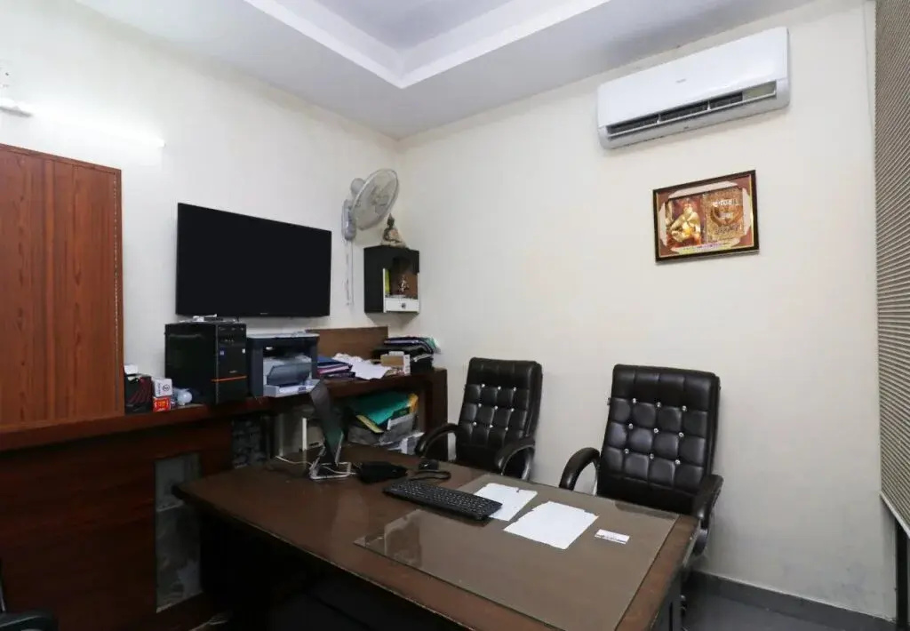 The Classic By OYO Rooms