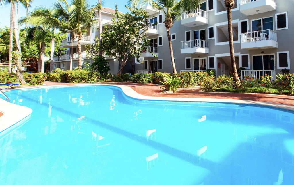 Tropicana Suites Deluxe Beach Club & Pool