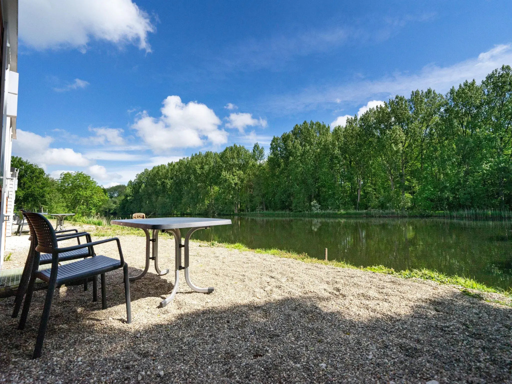 Well-maintained chalet on the outskirts of a holiday park, near Amsterdam