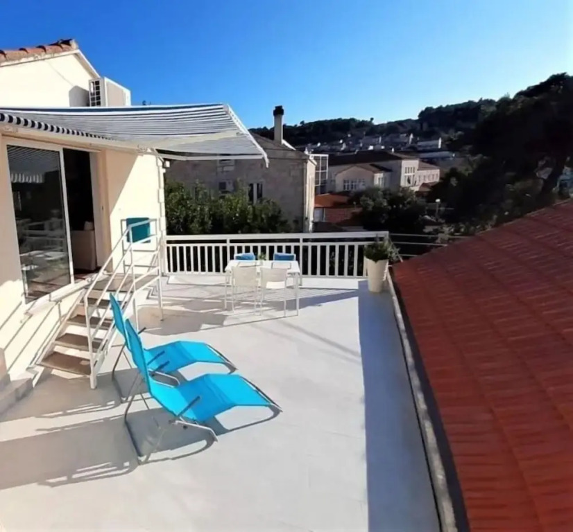 Linda1 - 20m From the sea - SA1