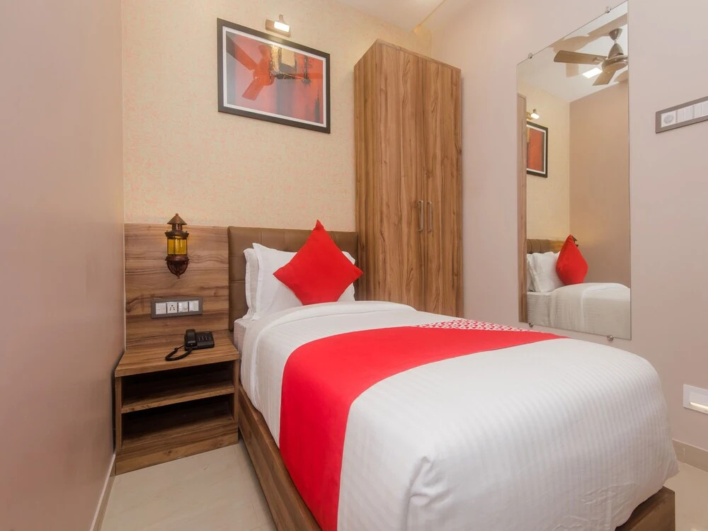OYO 18581 Hotel Blue Inn Residence