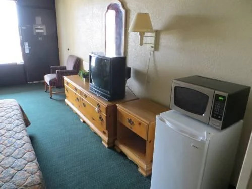 Budgetel Inn & Suites