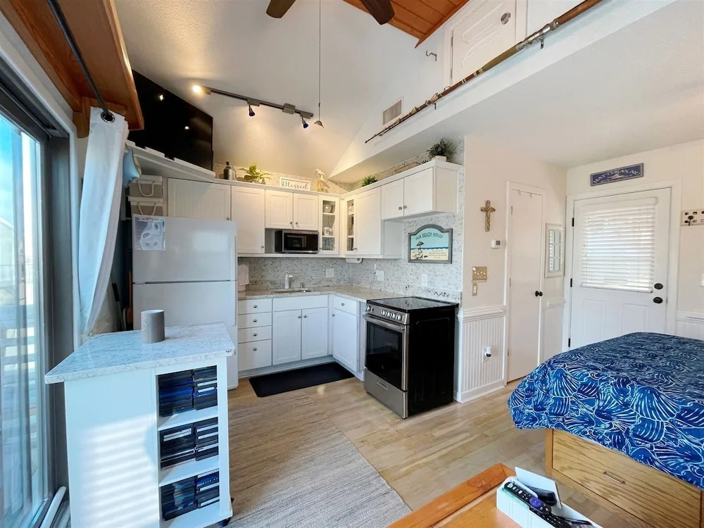 13 Dry Dock Studio Bedroom Condo by RedAwning