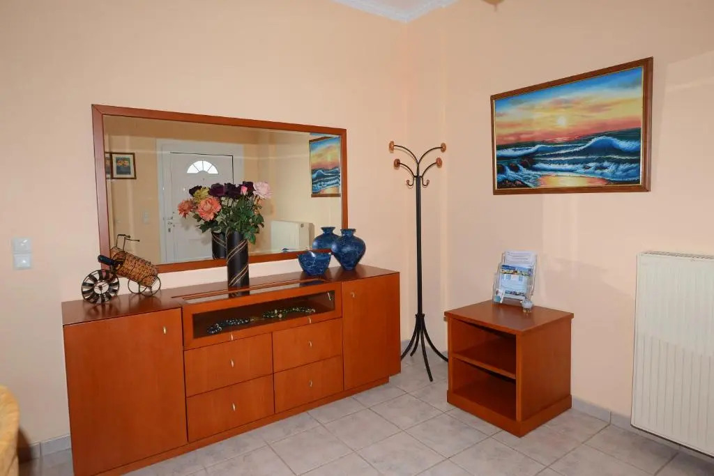 Roula's Studios & Apartment