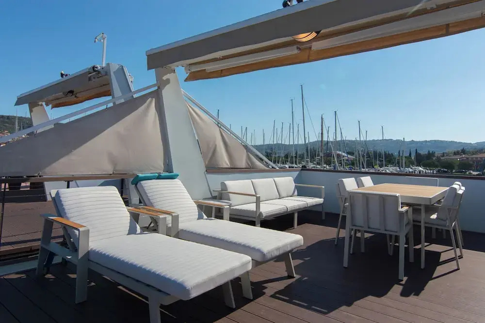 Eldamar Floating House