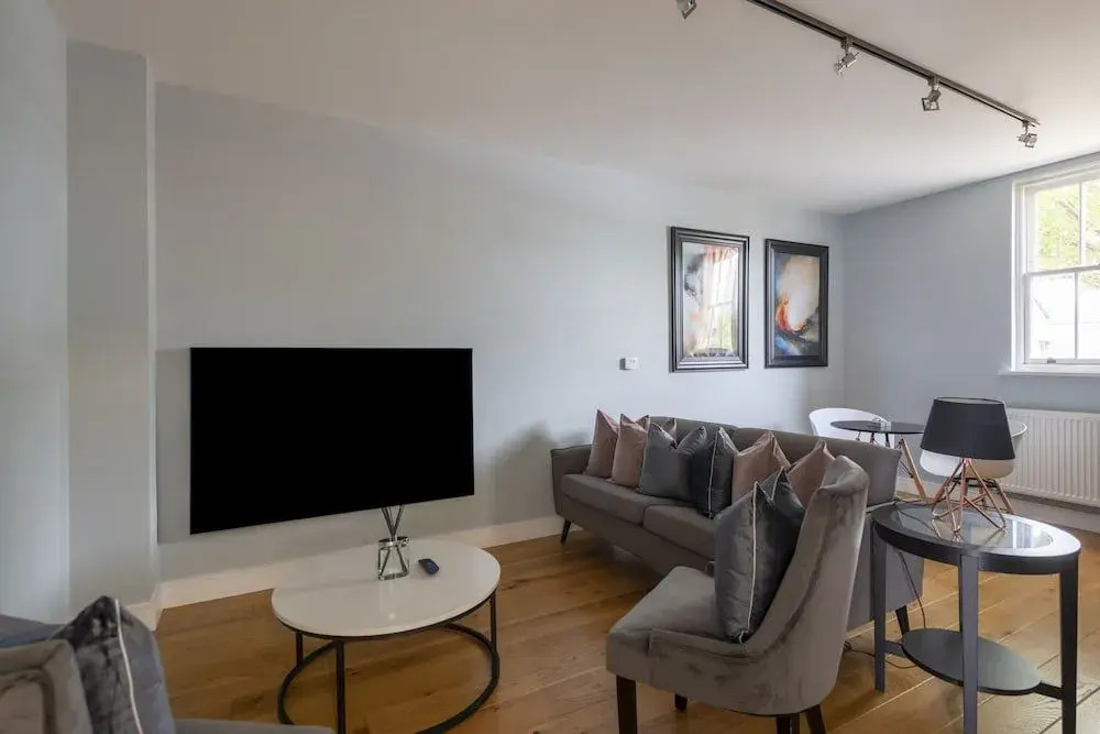 Luxurious Private One Bedroom Apartment