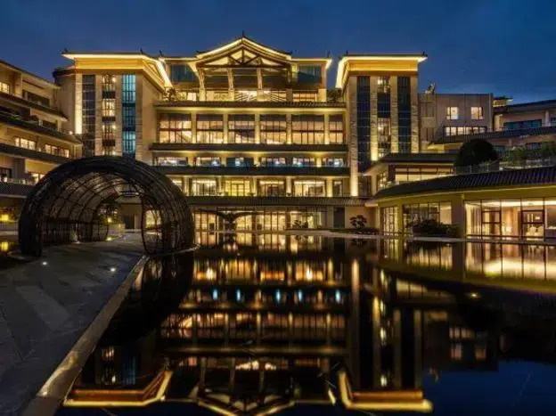 Wyndham Grand Plaza Royale Peach Blossom Hot Springs Resort