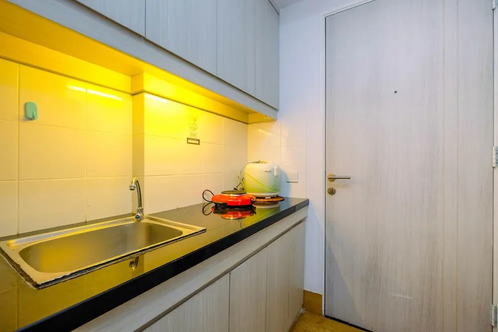Modern Style Studio Apartment at Azalea Suites with City View