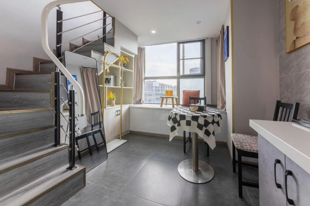 East Apartment (Chengdu East Railway Station West Square Branch)