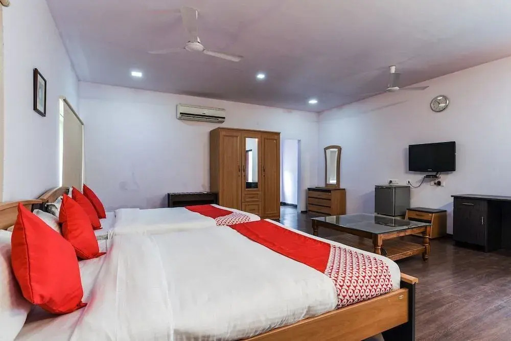 Green City Club by OYO Rooms