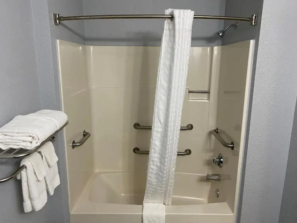 Economy Inn And Suites Cedar Rapids