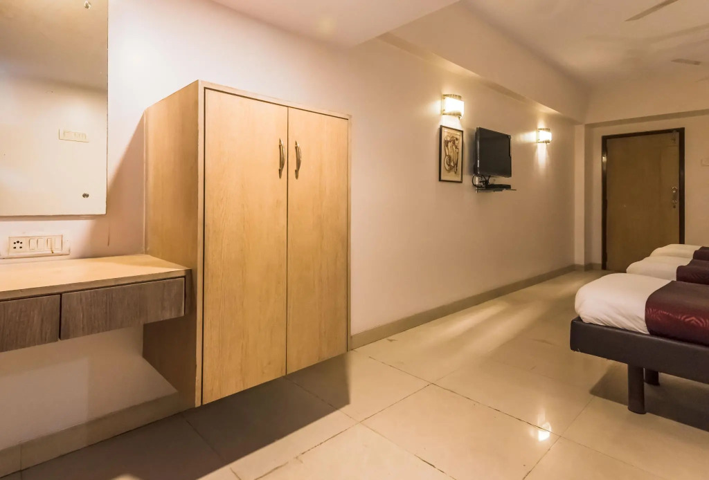 Vista Vashi Inn