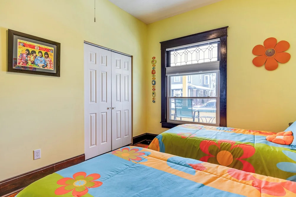 Retro-inspired Indy Home: Walk to Fountain Square!