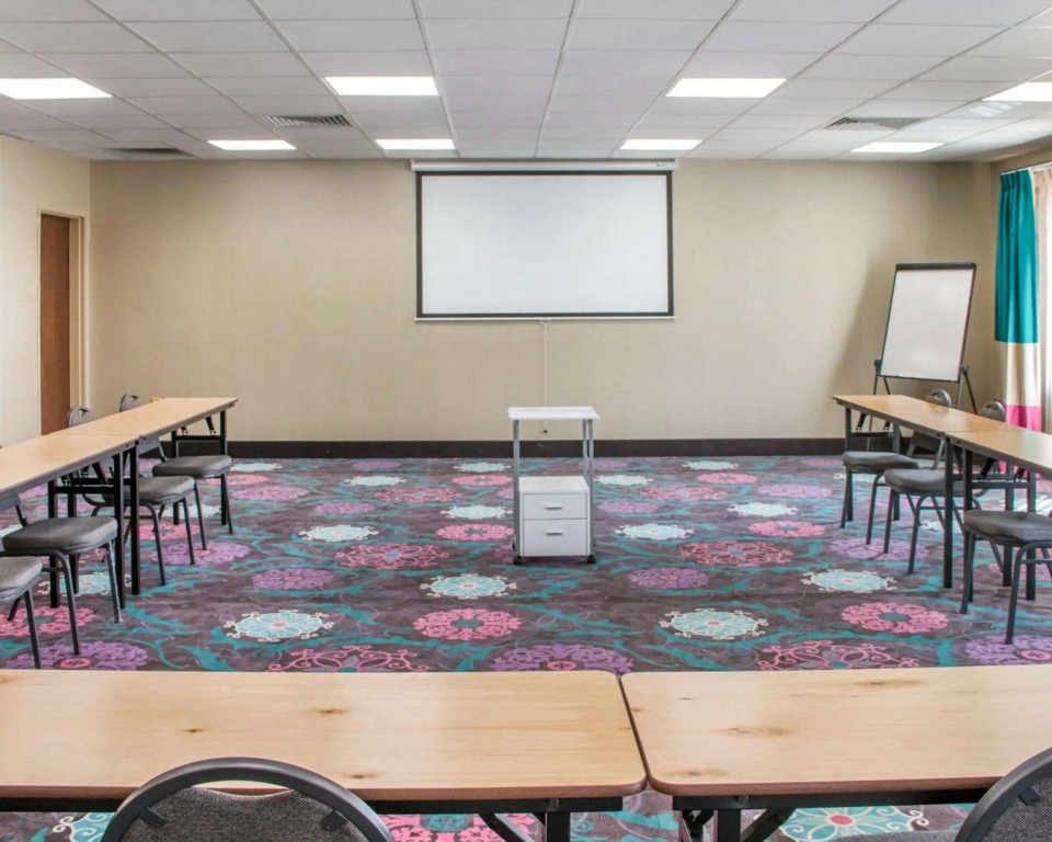 Comfort Inn & Suites San Marcos near Outlet Mall