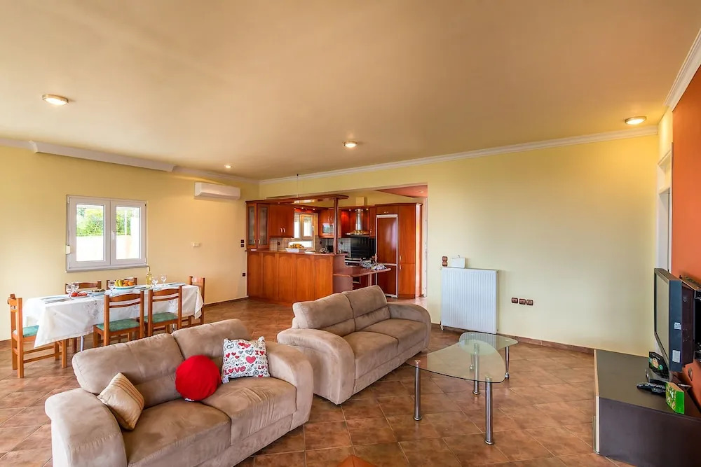 Villa Helen 200m from the beach in Tersanas BY APOKORONAS-VILLAS
