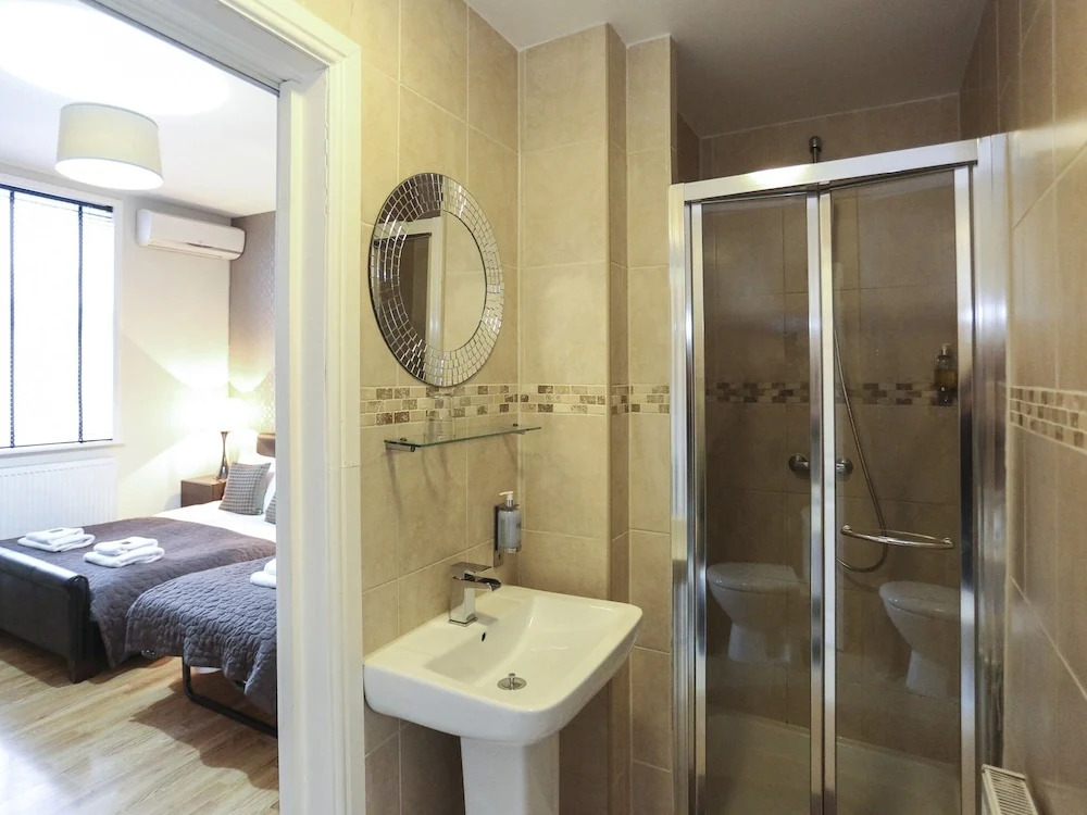 Aviva Guest House