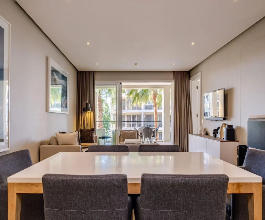 Modern Waterfront Apartment w Canal Views Gulmarn 201