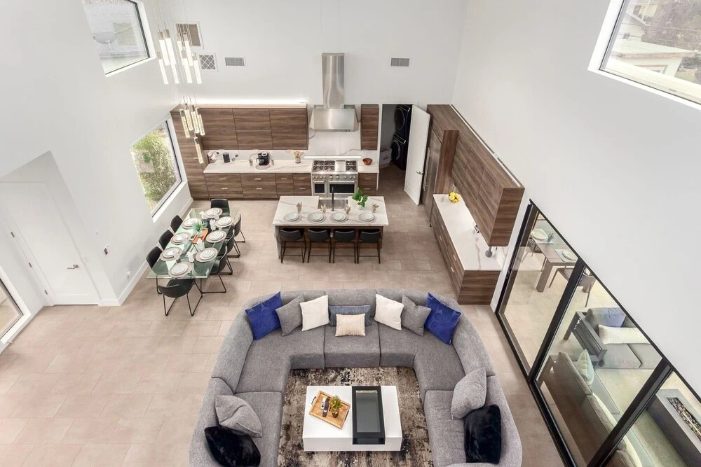 33rd Modern Phoenix 4 Bedroom Home by Redawning