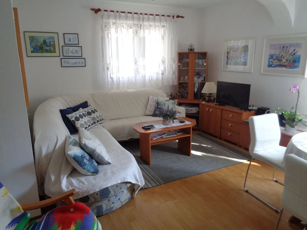 Spacious Bungalow near Sea in Medulin