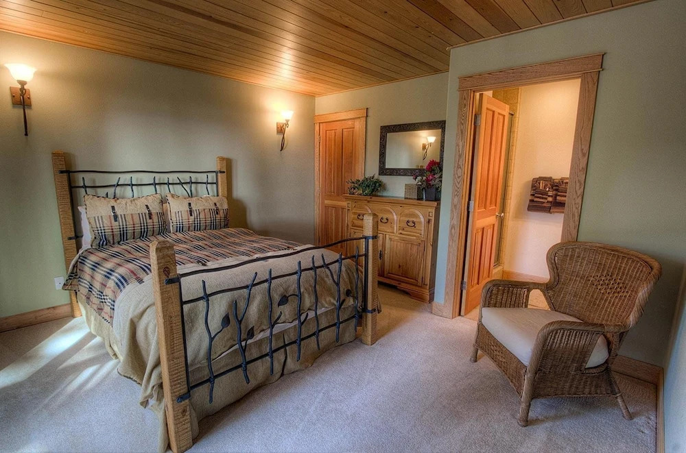 Timber View Lodge by Lake Tahoe Accommodations