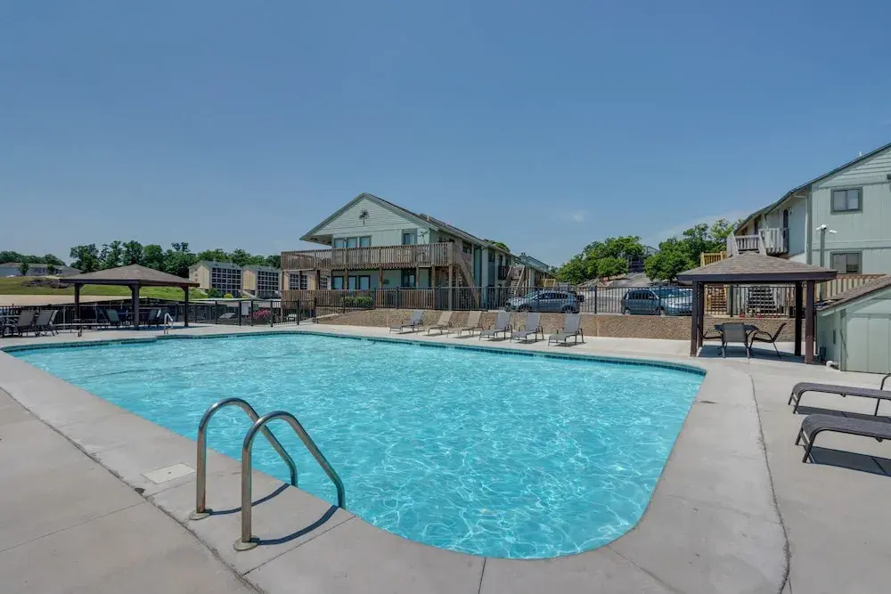 Village of Four Seasons Lake Condo w/ Pool Access