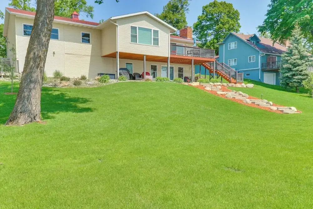 Villa on Lake Darling: Fire Pit, Deck & BBQ