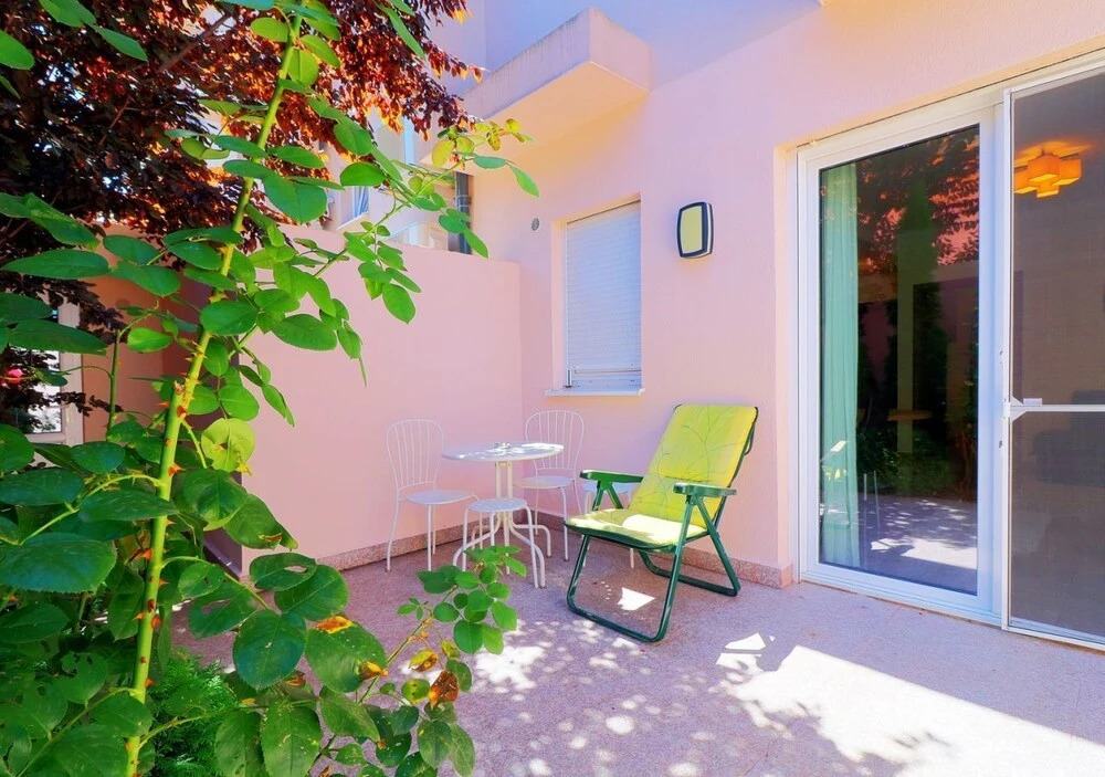 Garden Apartment close to Airport